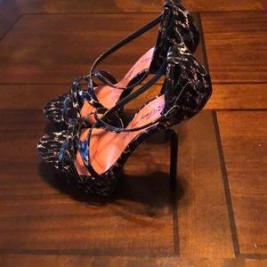 Penny Loves Kenny Heels